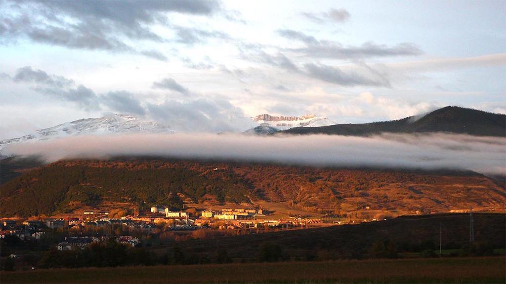 Camping Ain Jaca Exterior photo