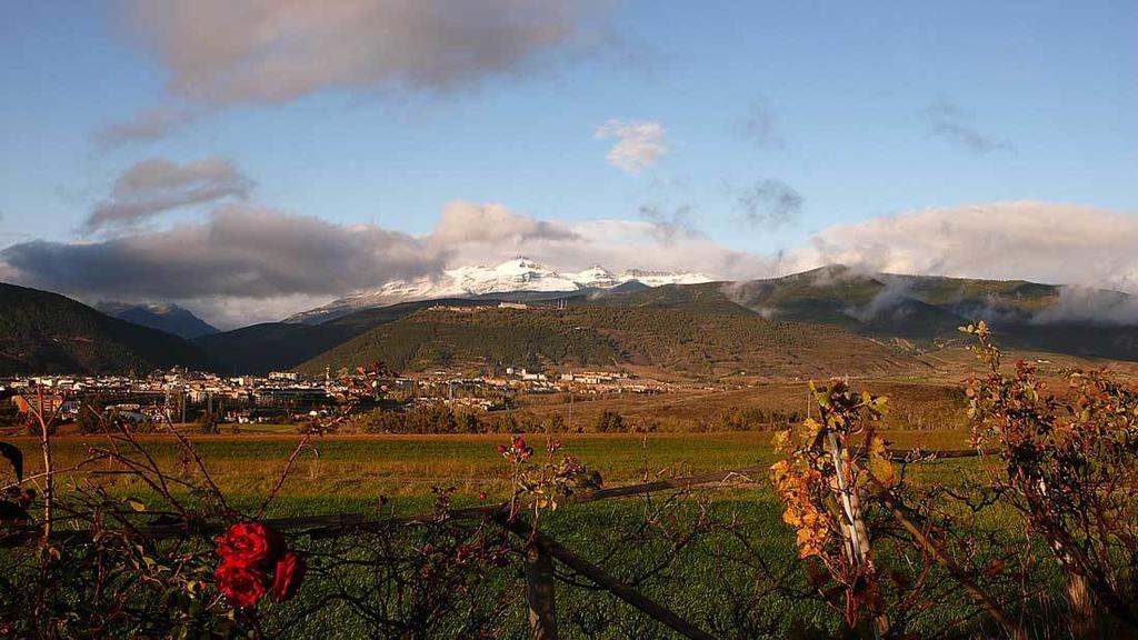 Camping Ain Jaca Exterior photo